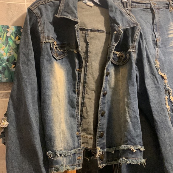 Studio Y suit - Picture 3 of 16